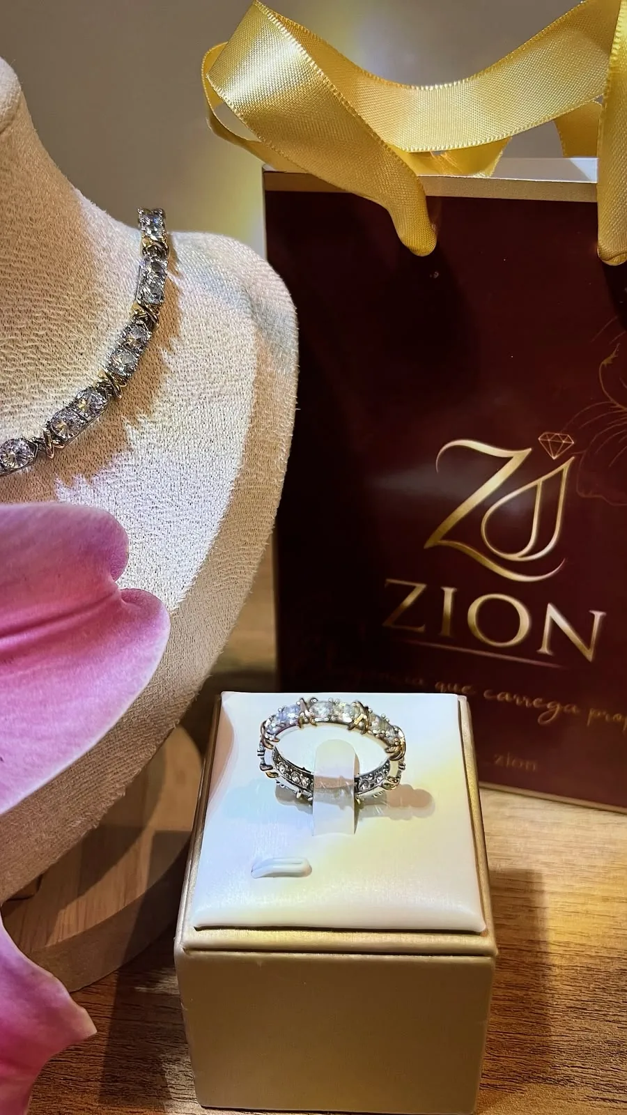 Exposição de joias Zion